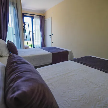 Denize 500 Metre 4 Kisilik Kayram Hotel