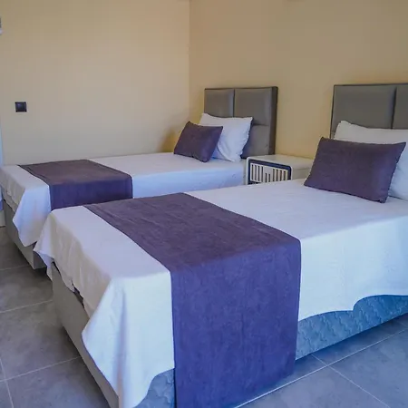 Denize 500 Metre 4 Kisilik Kayram Hotel 3*